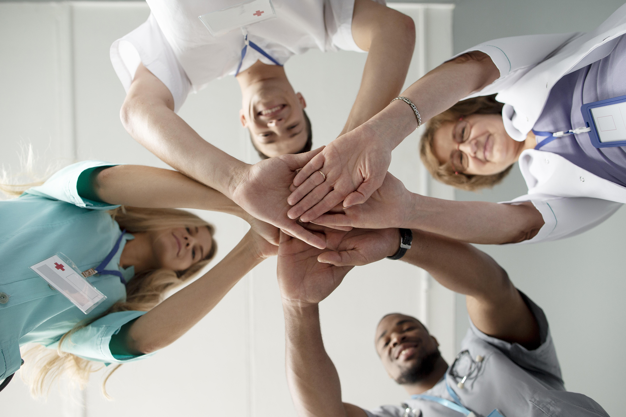close-up-team-health-workers_LIGGEND_LQ-1